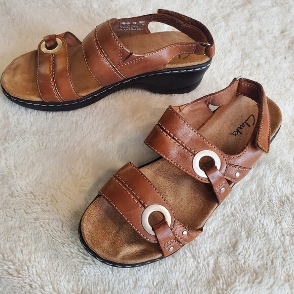 Clarks Brown Strappy Tan  Leather Velcro Sandals Womens Size 7 Open Toe Brown - Picture 1 of 10